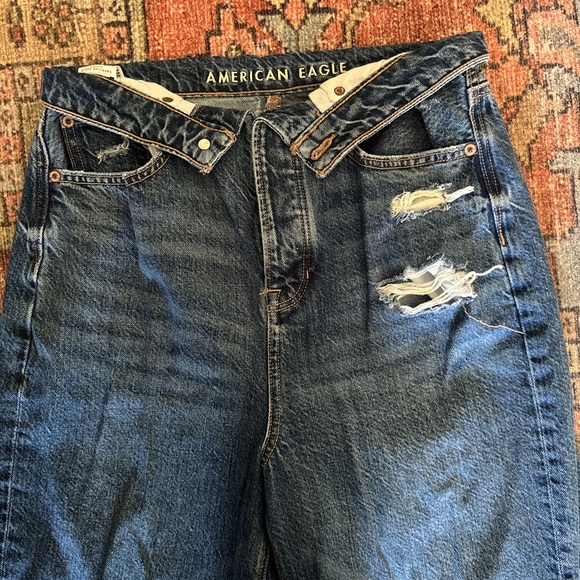 EUC American Eagle Outfitters High Rise Ripped Baggy Straight 90s Jean Size 4 - Picture 6 of 8